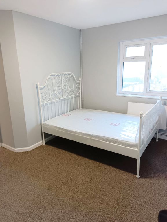 Property photo 3 of 5 Room