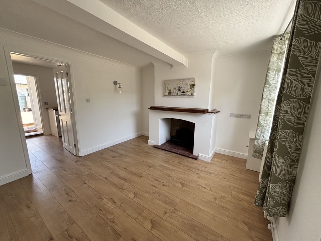 Property photo 3 of 11 Living Room