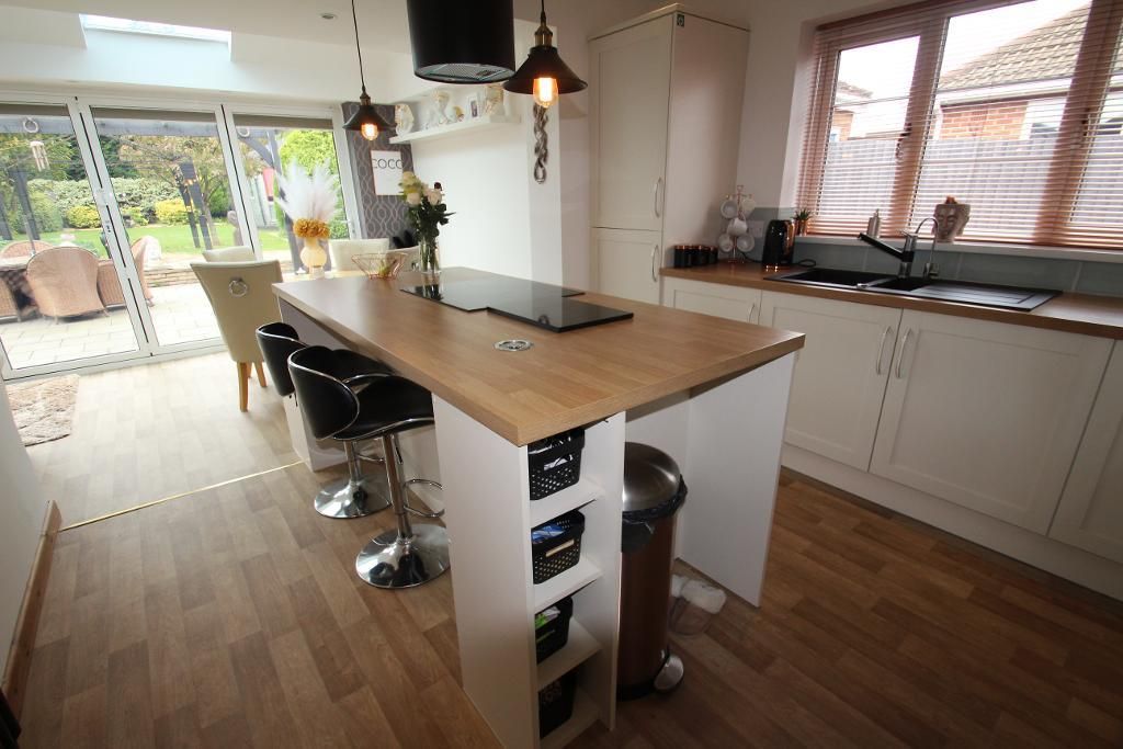 Property photo 3 of 15 Kitchen