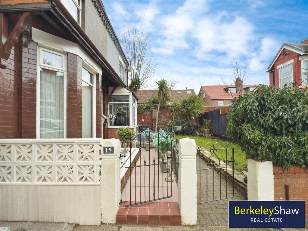 Property photo 2 of 20 d9Af60De--428D-B135-7Ccff2233Dd8-99448-00000Ec20Fb