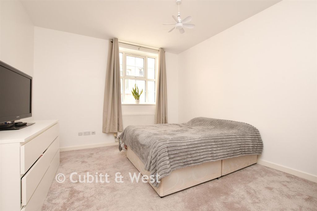 Property photo 3 of 10 Bedroom 1