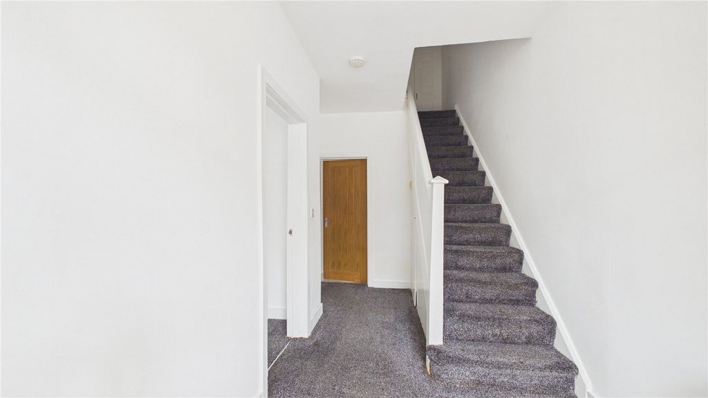 Property photo 2 of 9 Picture No. 10