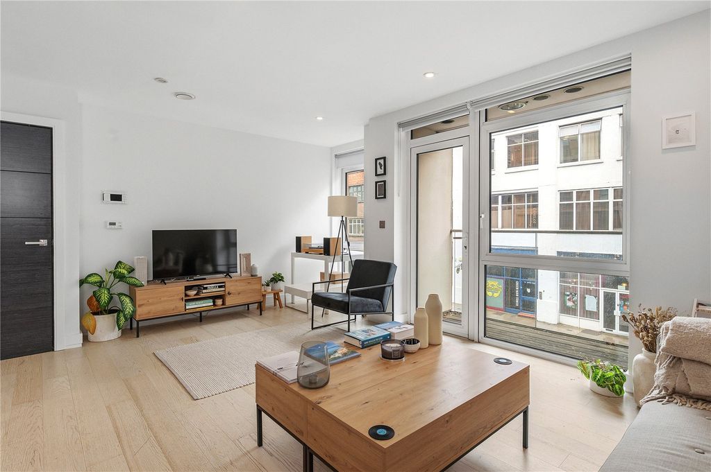Property photo 2 of 16 Open Plan