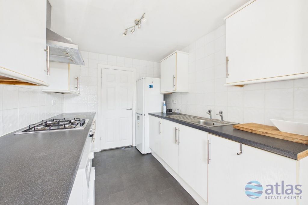 Property photo 2 of 18 Kitchen