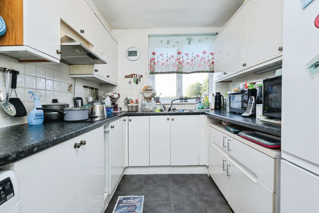Property photo 3 of 13 Kitchen
