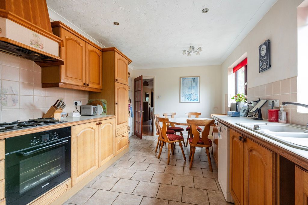 Property photo 2 of 27
