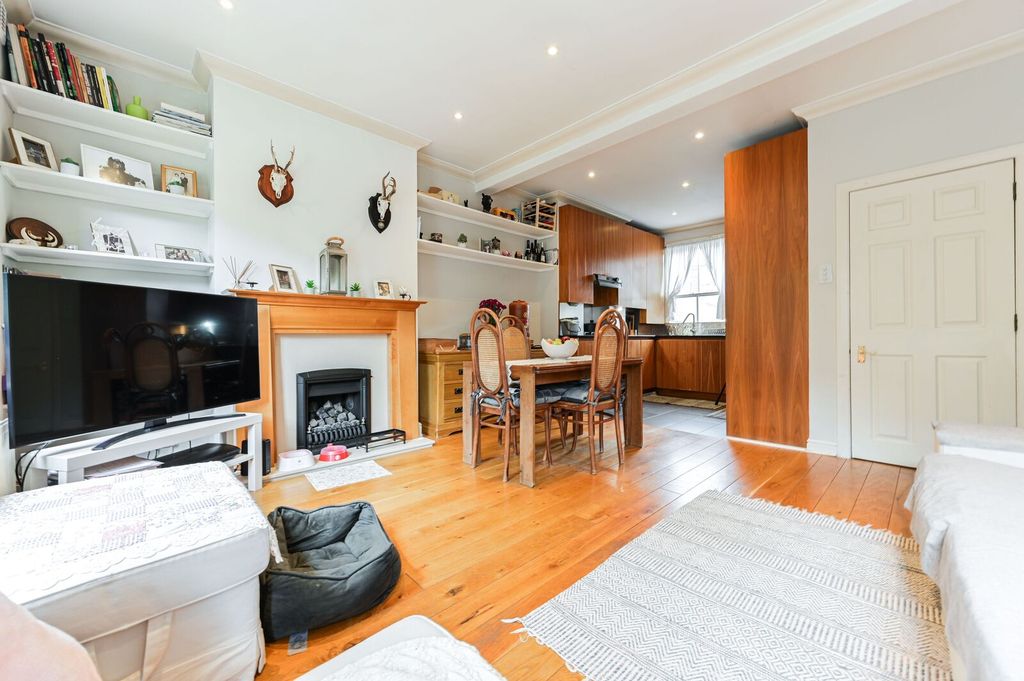 Property photo 2 of 11