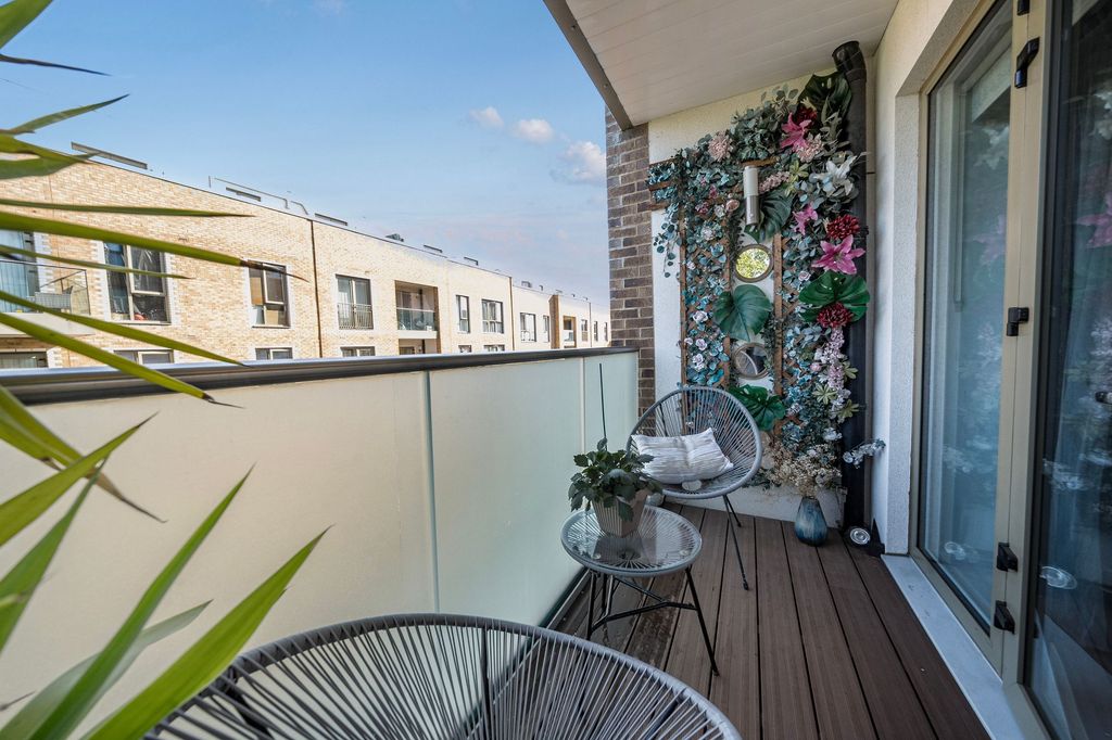 Property photo 3 of 12 Balcony