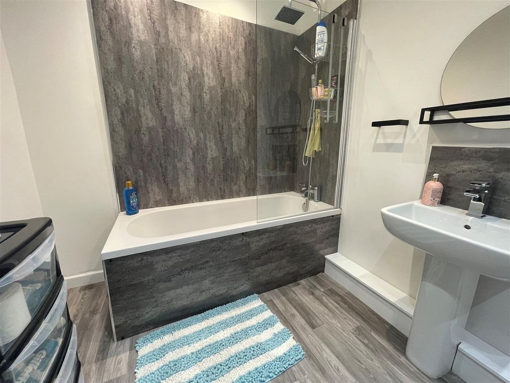 Property photo 3 of 10 1 Renshaw 3.Jpg