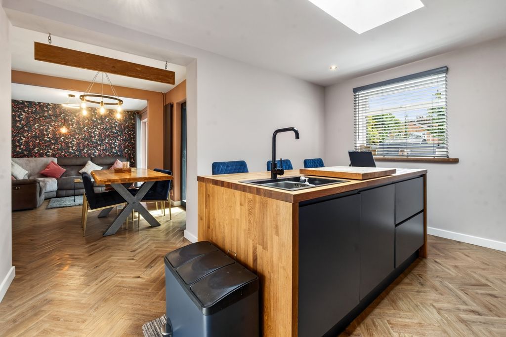 Property photo 2 of 16 Kitchen Dining Sitting Room