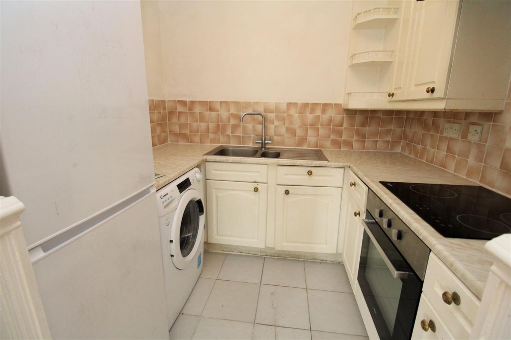 Property photo 3 of 11 Kitchen1.Jpg