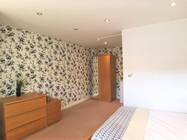 Property photo 2 of 9 Bedroom.Jpg