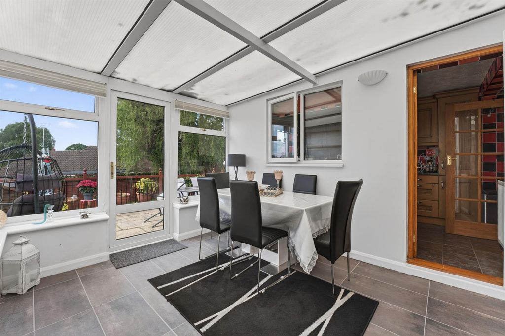 Property photo 3 of 15 4Brackenhillcloseweb_20.Jpg