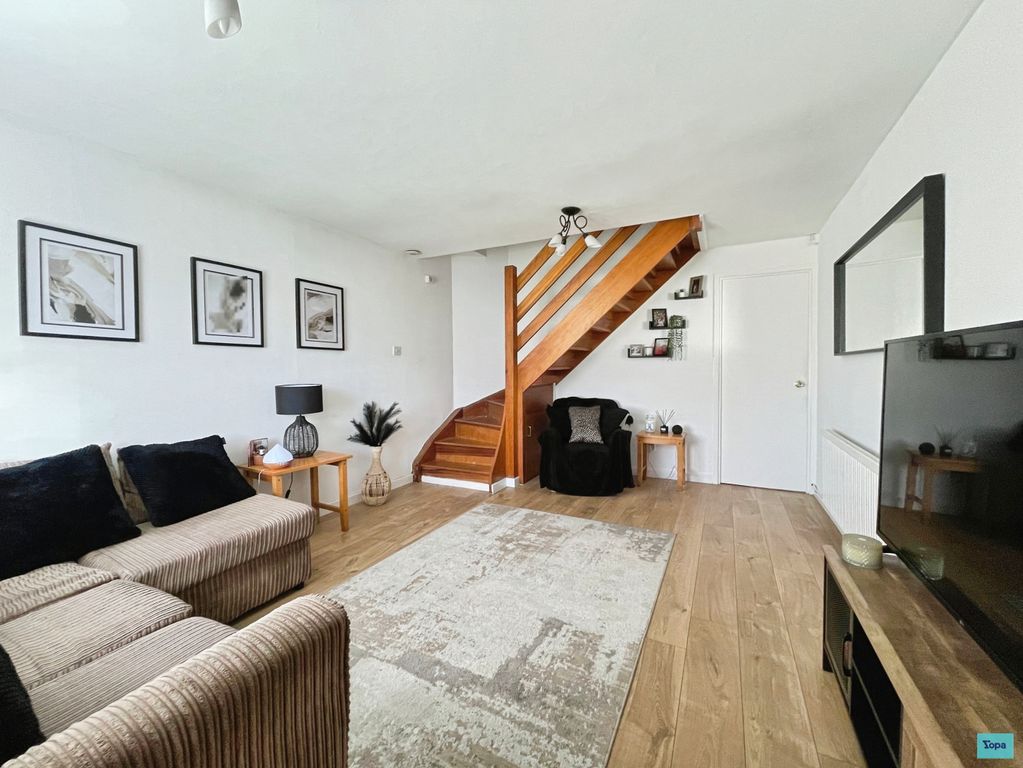 Property photo 2 of 13 3