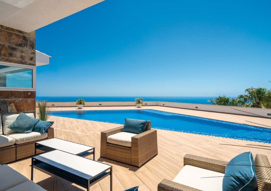 Property photo 2 of 62