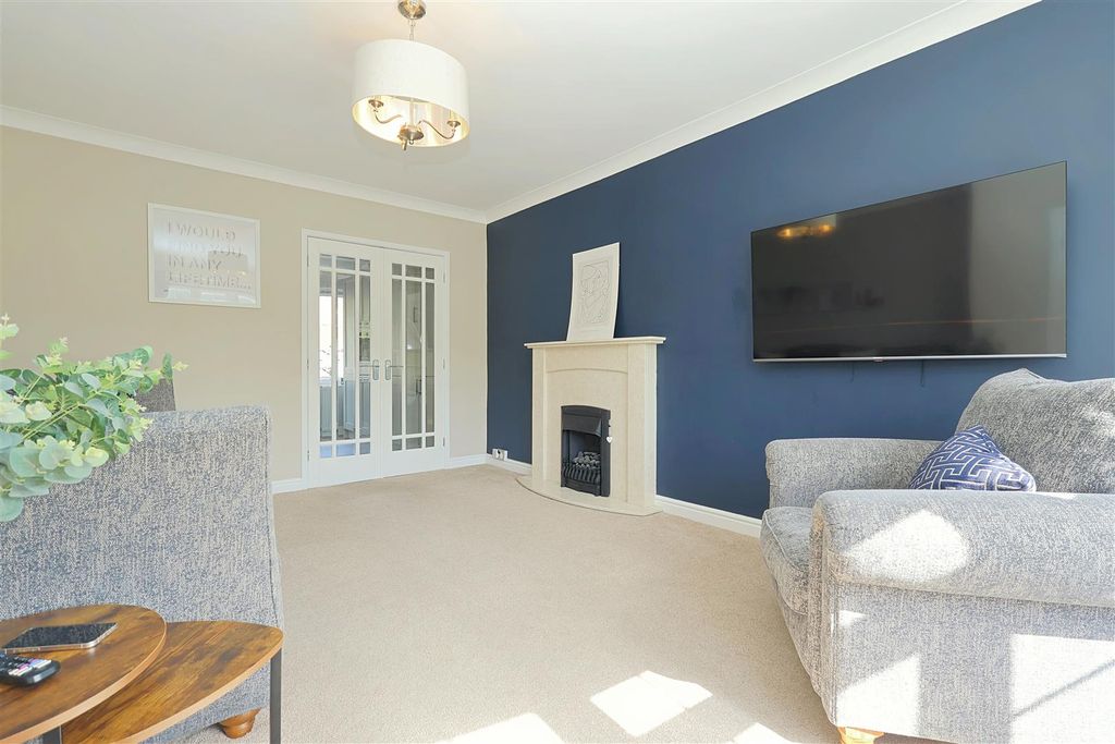 Property photo 3 of 19 Living Room