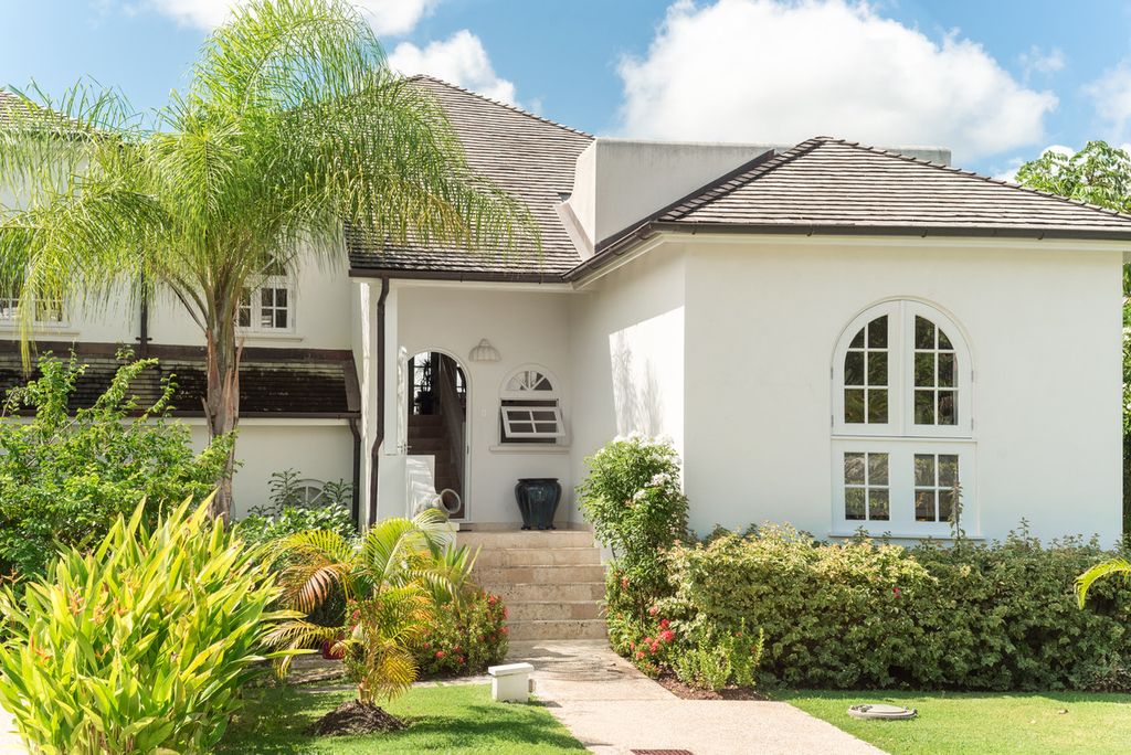 Property photo 2 of 32