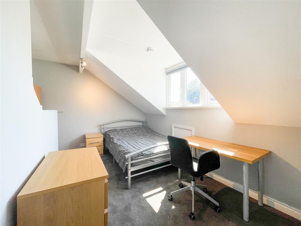 Property photo 3 of 9 16 Filey Street-9.Jpg