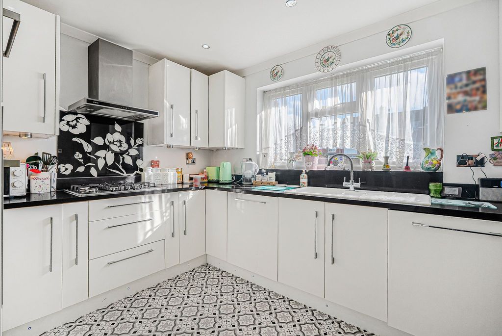 Property photo 3 of 19 Photograph 19