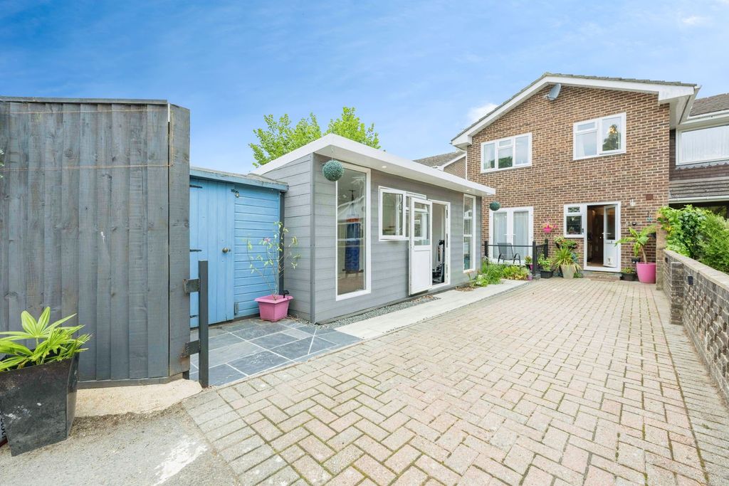 Property photo 1 of 25
