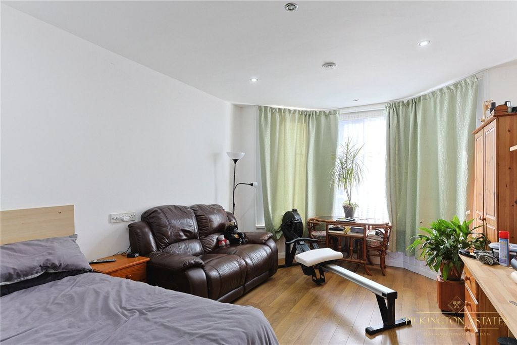 Property photo 2 of 18 4274672