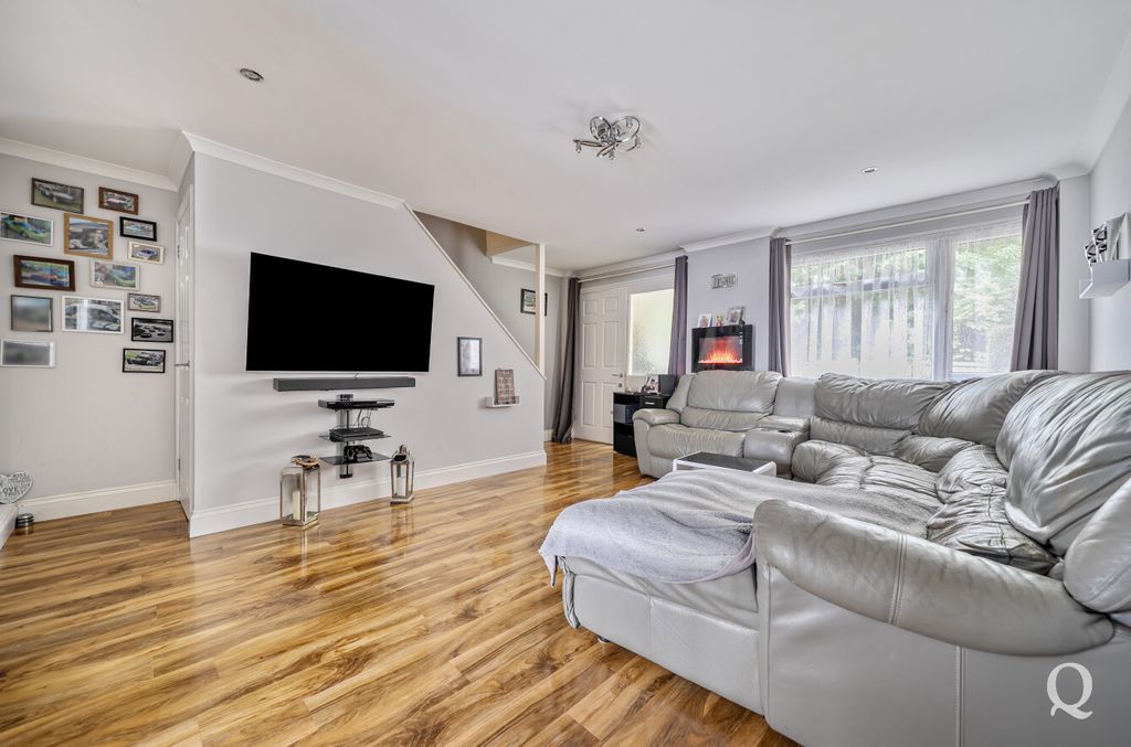 Property photo 3 of 20 E6F575A4-B3F0-48d...