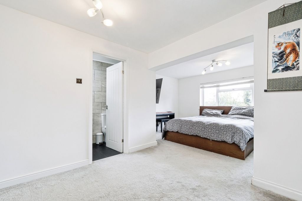 Property photo 3 of 36 Pbox-Img.Jpg