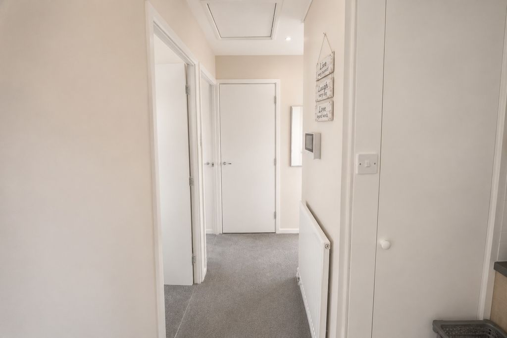 Property photo 3 of 9 Hallway
