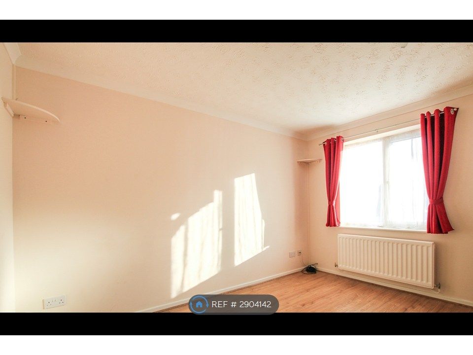 Property photo 3 of 9 Lounge