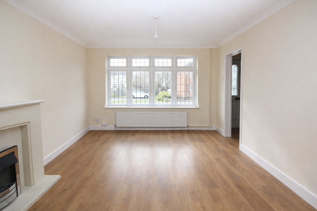 Property photo 3 of 11 Lounge