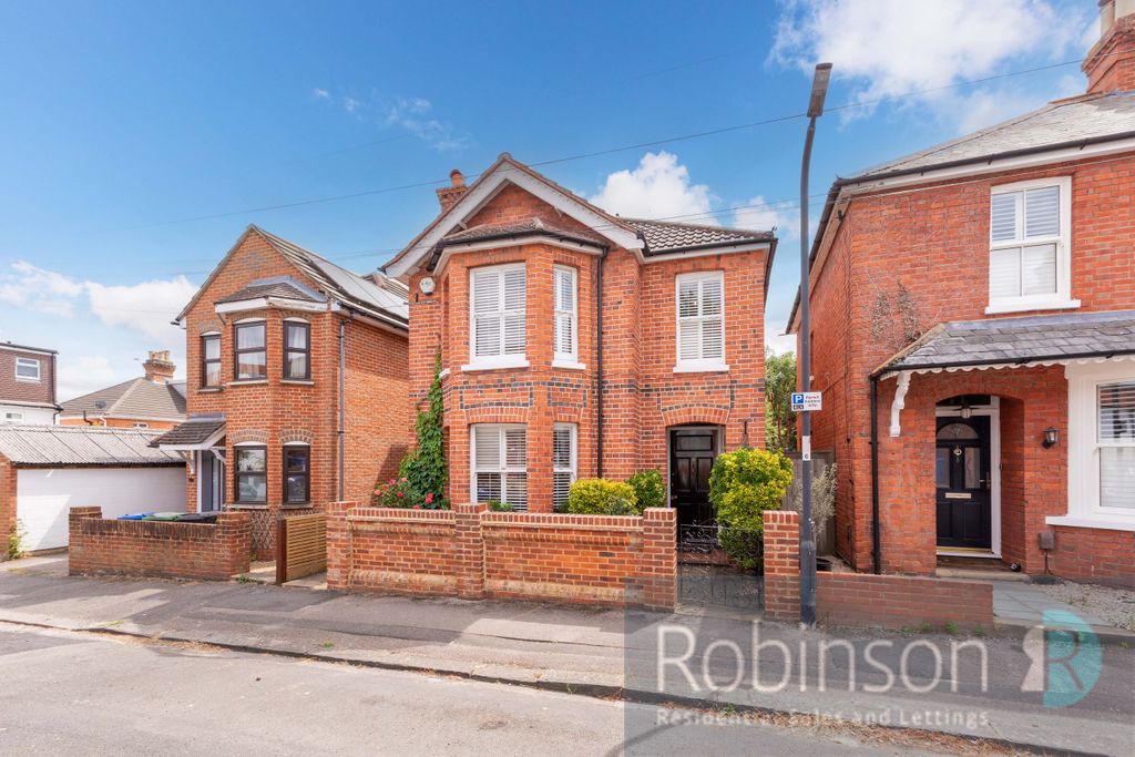 Property photo 1 of 19 9 Alexandra Road-5