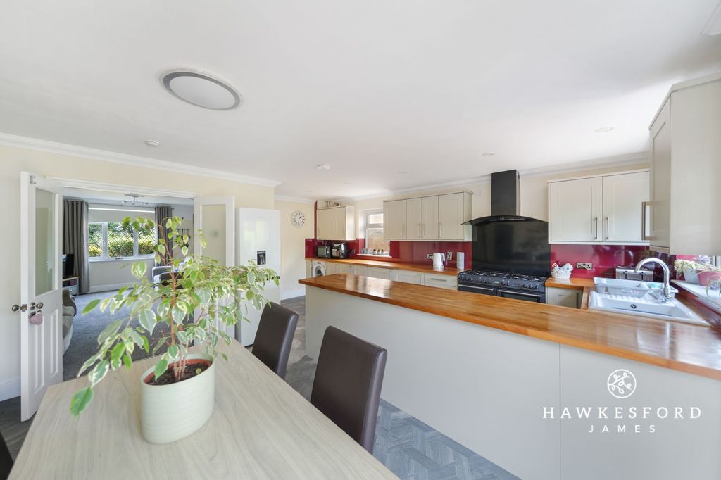 Property photo 3 of 17 Ruins Barn Road, Sittingbourne - Kitchen Diner
