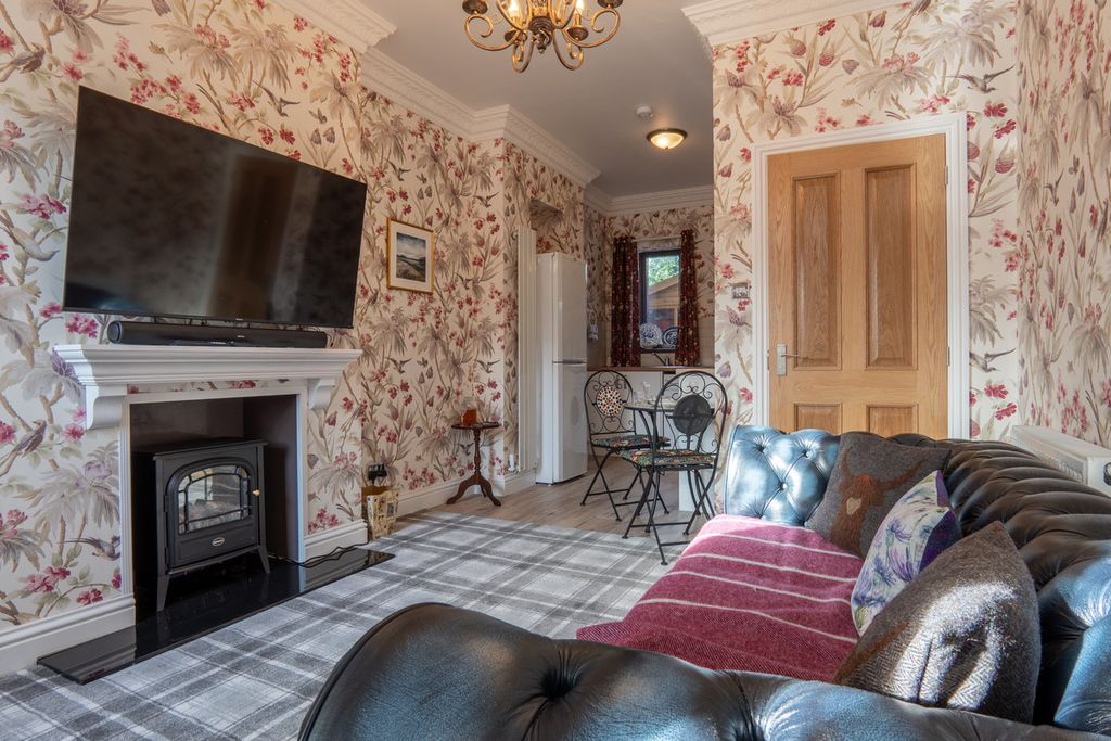 Property photo 2 of 26