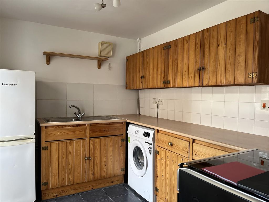 Property photo 2 of 14 Kitchen