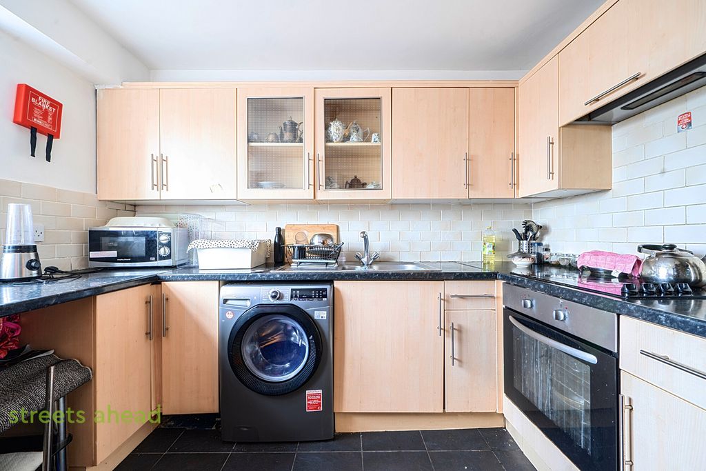 Property photo 2 of 9 887d2E16-B5ee-40E...