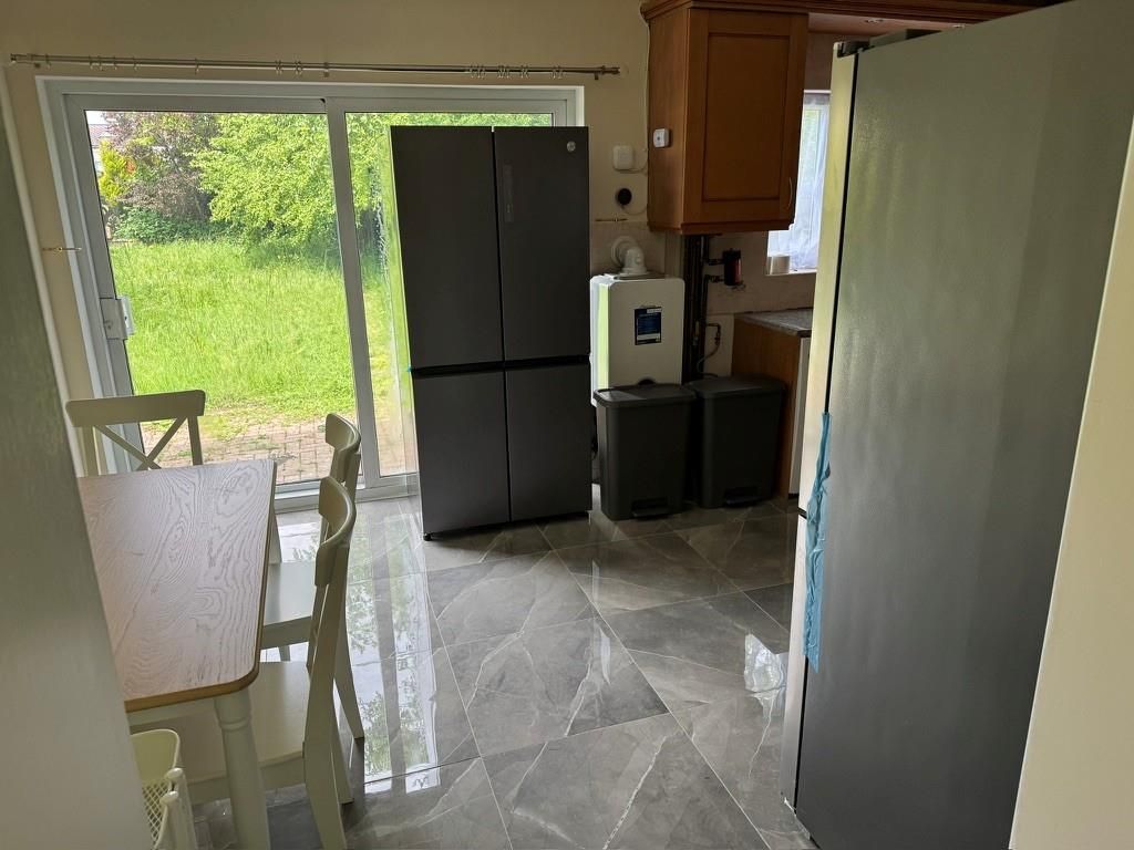Property photo 3 of 11 Kitchen