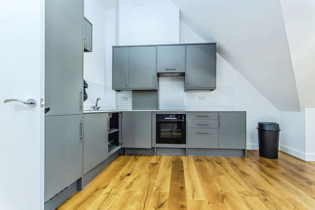 Property photo 3 of 20 Pbox-Img.Jpg