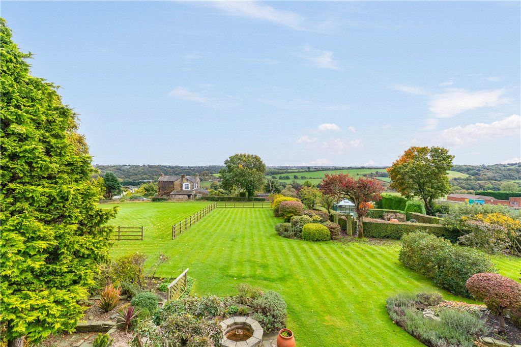 Property photo 2 of 34 Gardens &amp; Paddock
