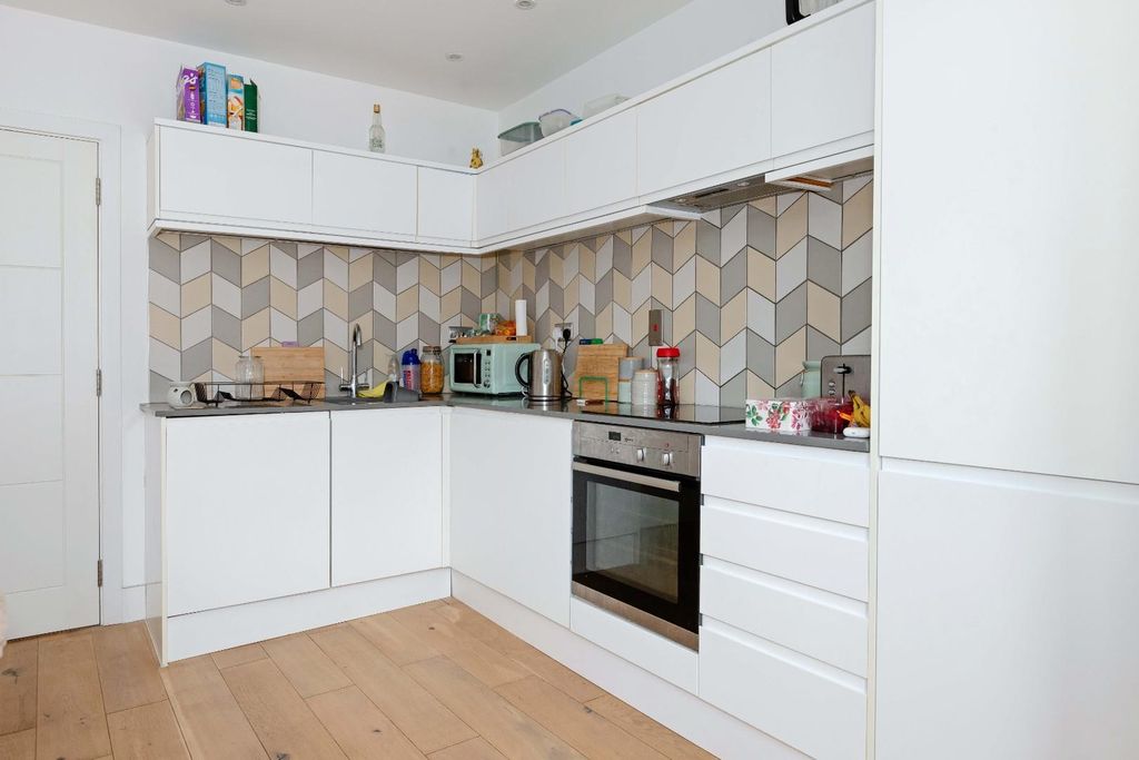 Property photo 2 of 12 40 Russell House_7.Jpg