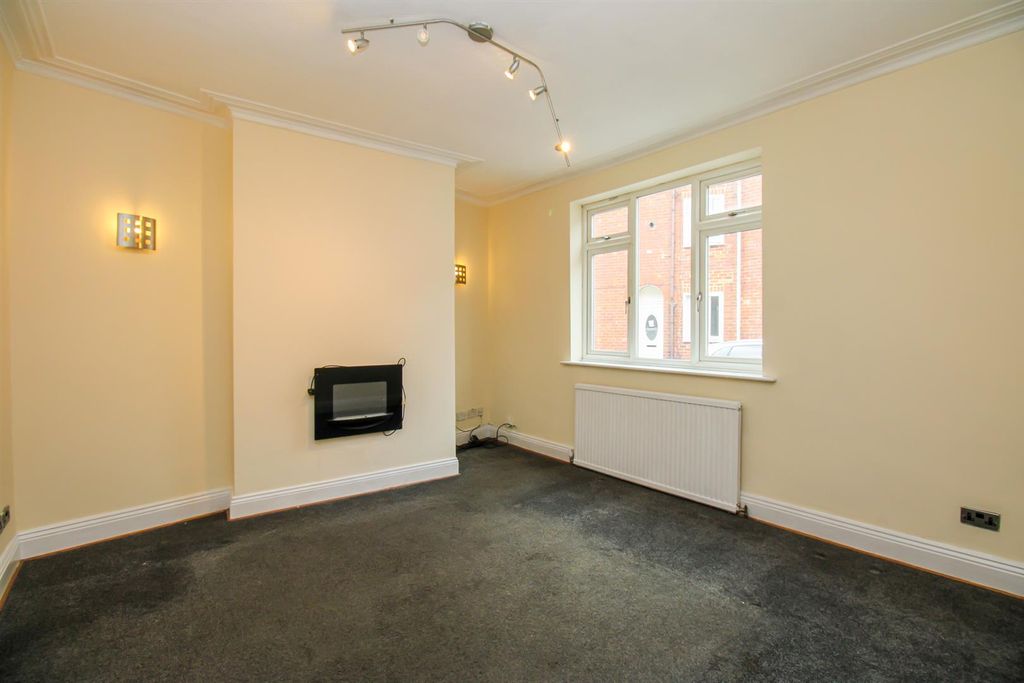 Property photo 3 of 11 Living Room