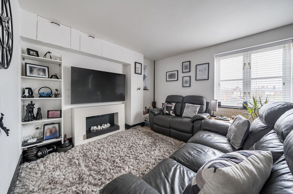 Property photo 2 of 13 1415284-7-69972E5...