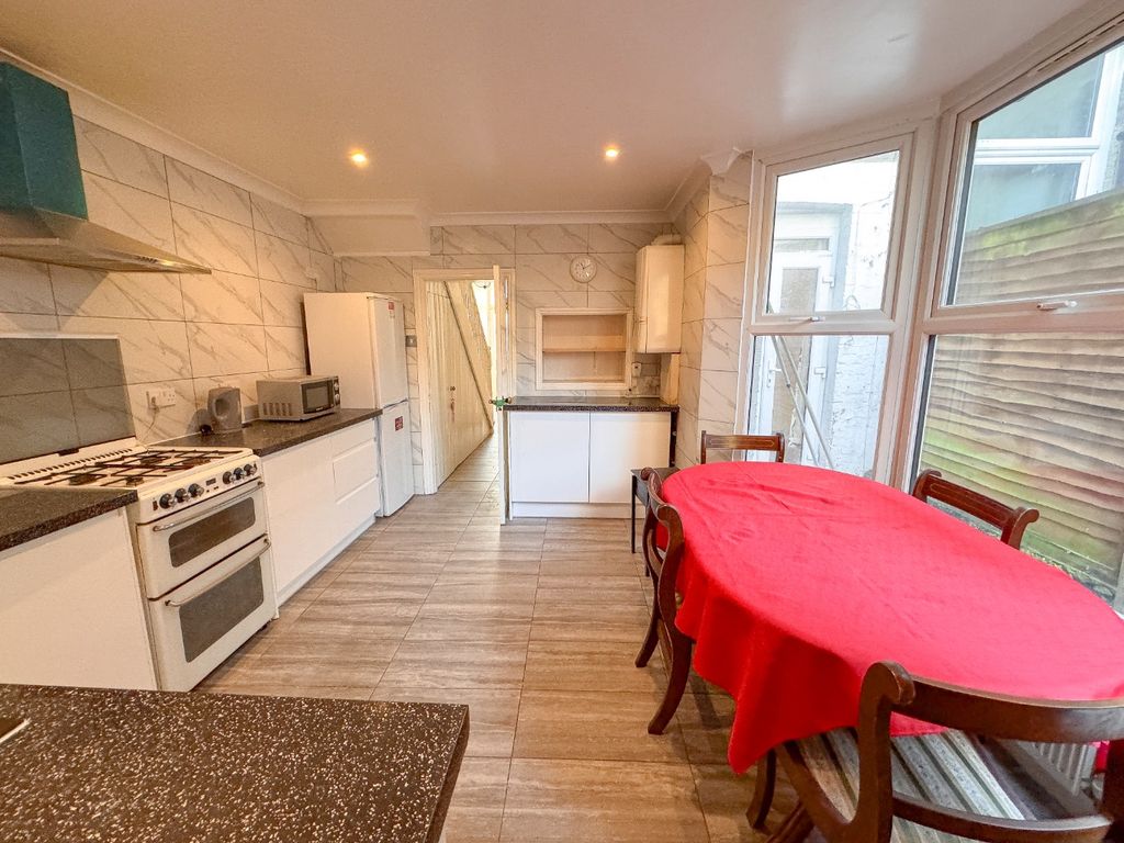 Property photo 2 of 20 4852673