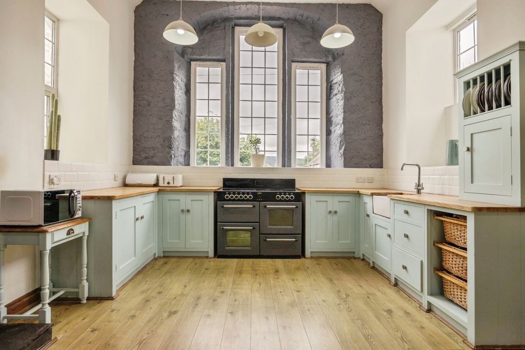 Property photo 3 of 43 Kitchen / Diner