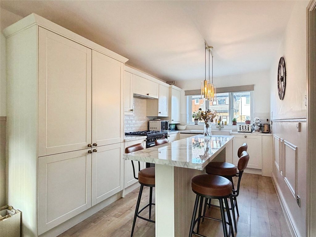 Property photo 2 of 12 Picture No. 28