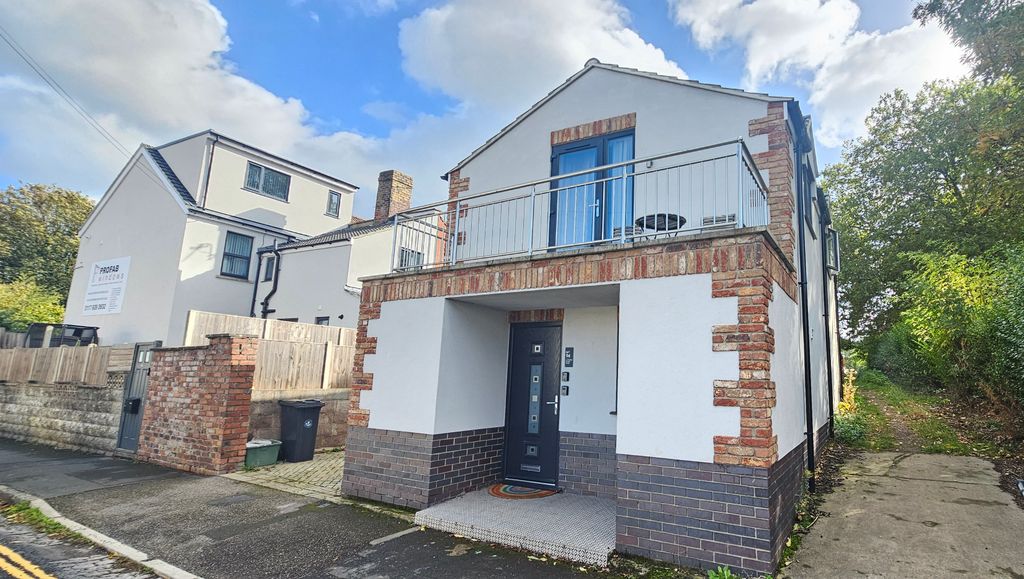 Property photo 1 of 11