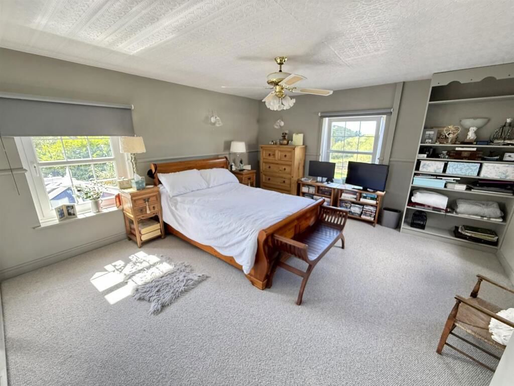 Property photo 3 of 48
