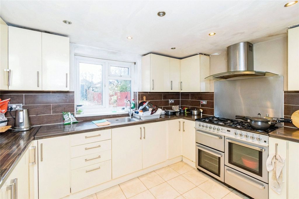 Property photo 2 of 12 Picture No. 22