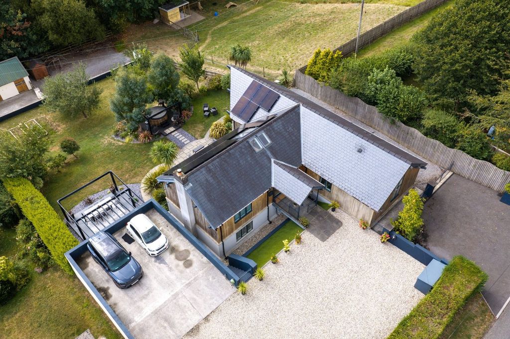 Property photo 2 of 106