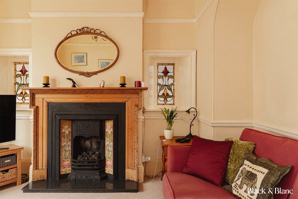 Property photo 3 of 30 Living Room