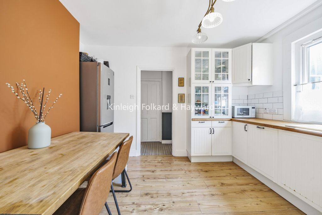 Property photo 2 of 17 E3867A04-1835-4723-8